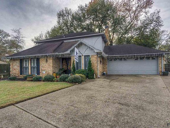 2nd image of 305 Amesbury Cir