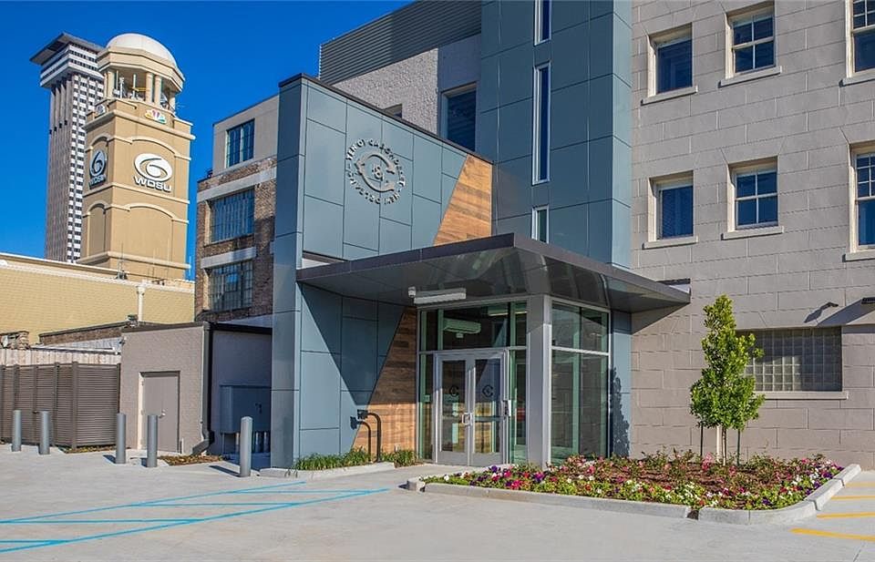 1st image of 1001 Carondelet St #402