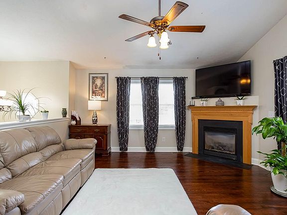 5th image of 101 Falcon Ln