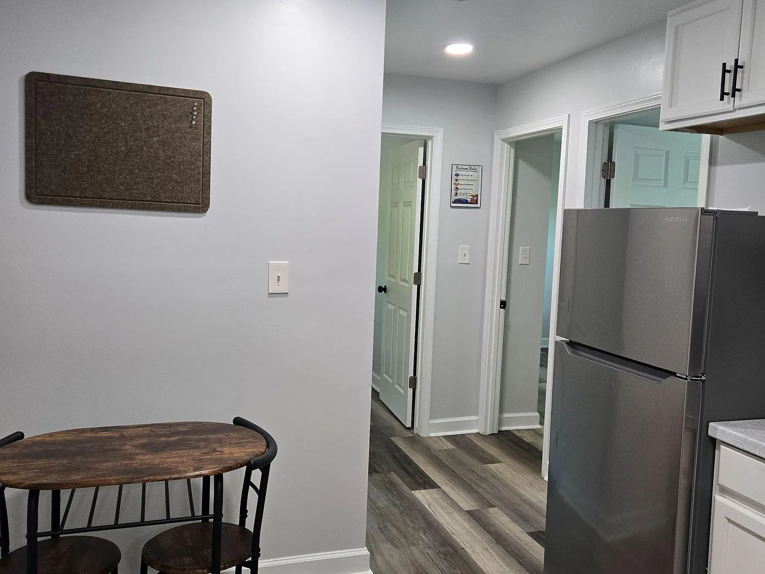 3 bed, 1.0 bath, 1000 sqft, $1,139 — Photo 3