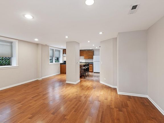 2nd image of 2526 N Rockwell St #1
