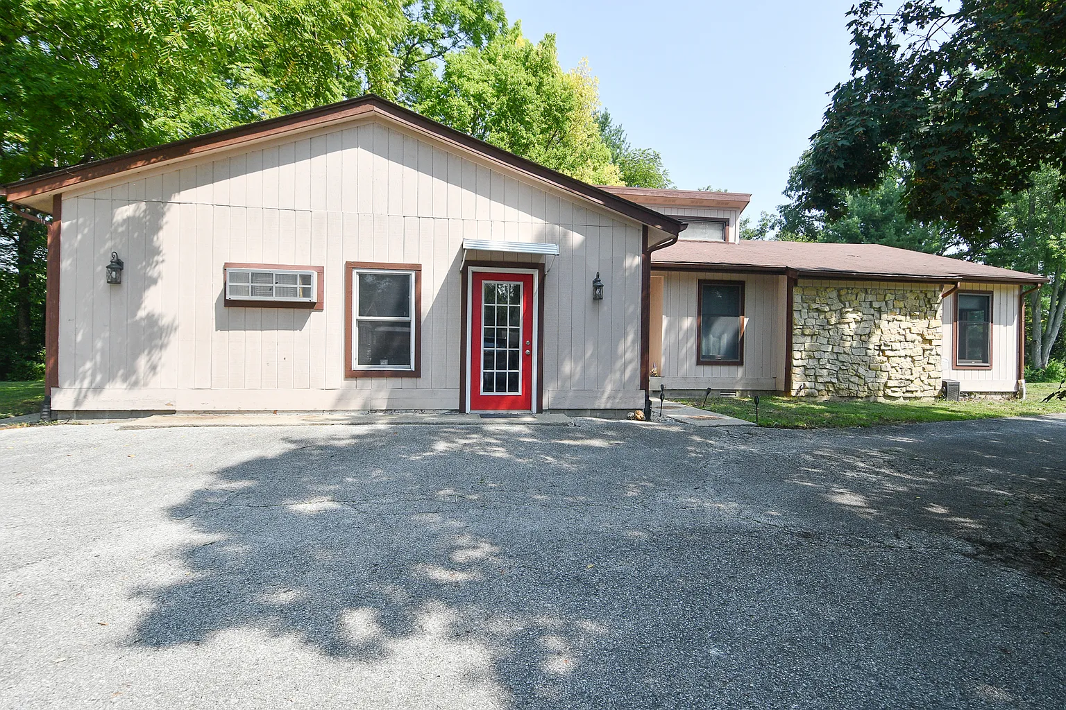 7115 Mendenhall Rd photo 1