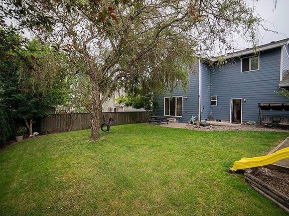 4th image of 1158 NW Meadows Dr