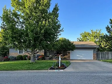 909 Marsha Ln — exterior photo
