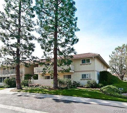 LOWER FRONT END UNIT WITH AMPLE PARKING