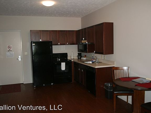 3rd image of 3535 Holdrege St APT 205