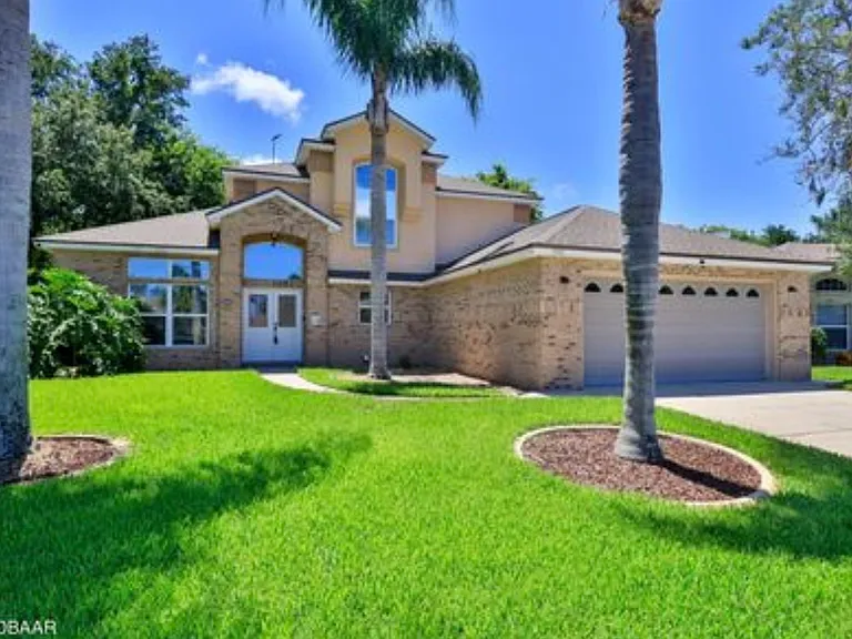 3900 Oak Crest Cir — Photo 2