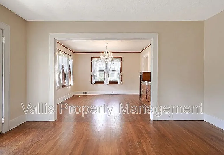 1760 Winter St SE — Photo 4