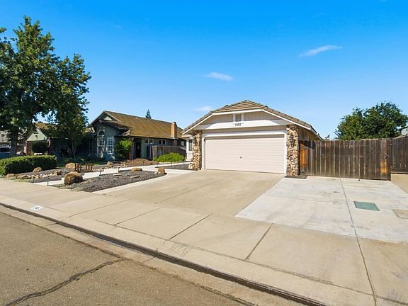 3rd image of 245 Douma Way