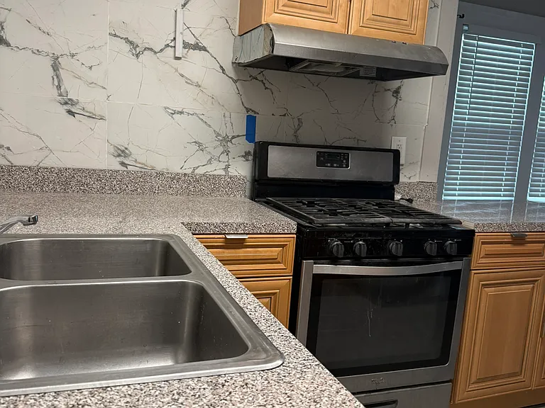 158 Alder St #3 — Photo 23