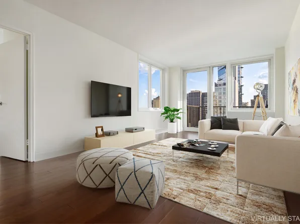 212 East 47th Street image 1 of 14