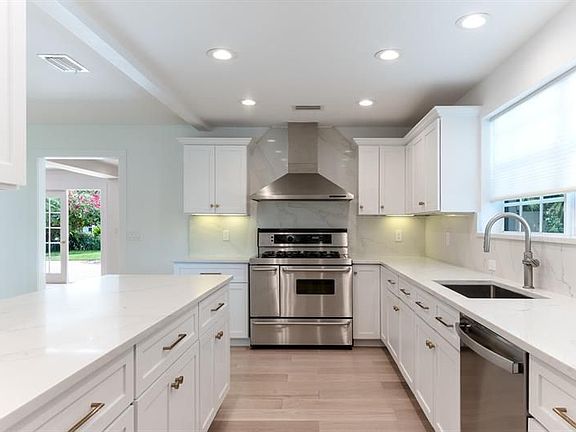 4th image of 257 Essex Ln