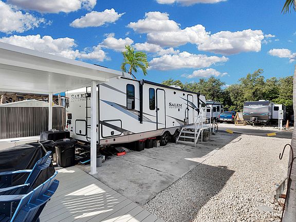 3rd image of 6099 Overseas Hwy Lot 55W