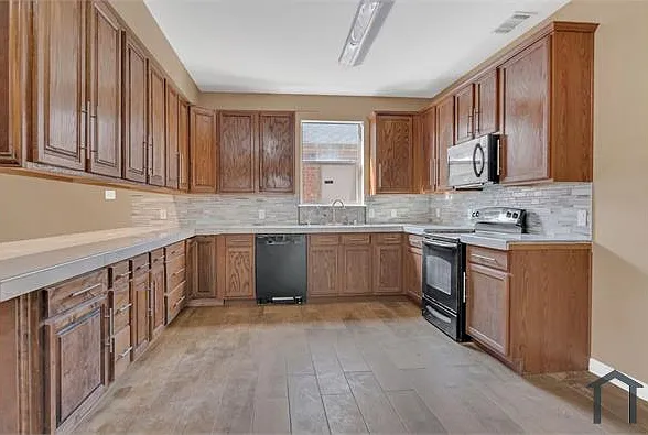 2417 Hawkwood Ct — Photo 6