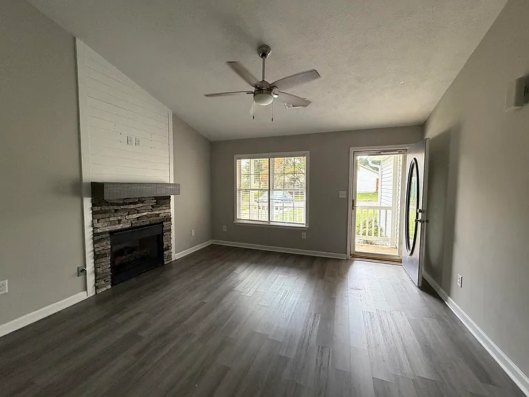 219 Long Creek Dr — Photo 12