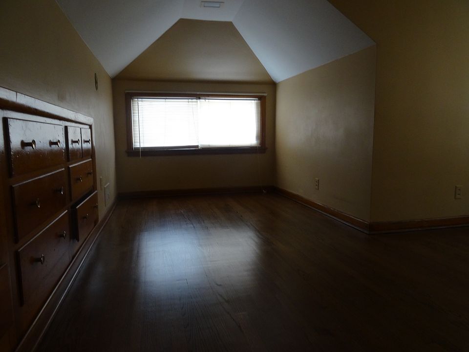 1st image of 2859 N McVicker Ave