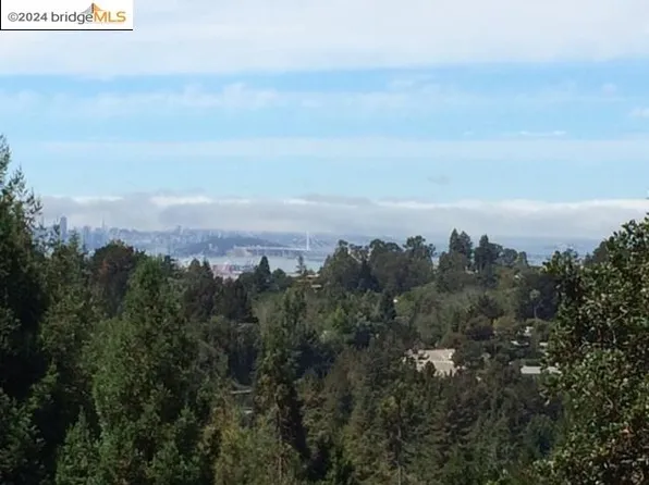 6196 Mazuela Dr, Oakland, CA 94611