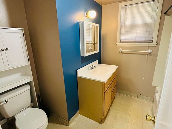 4th image of 515 1/2 Avenue C #1/2