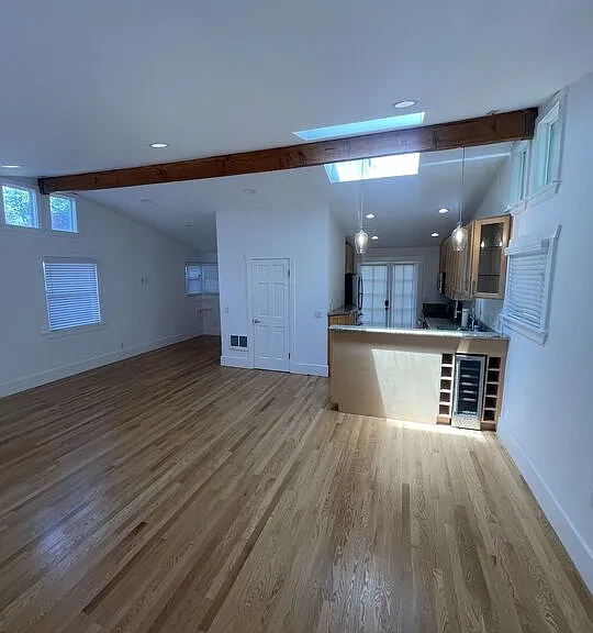 447 Howland Canal — Photo 14