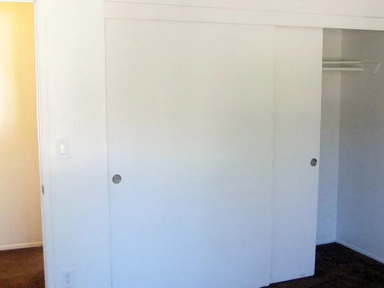 2 large closets for maximum storage.