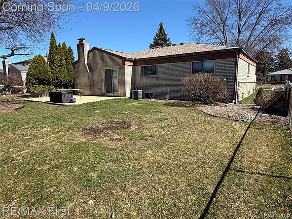 2nd image of 39641 Edgemont Dr