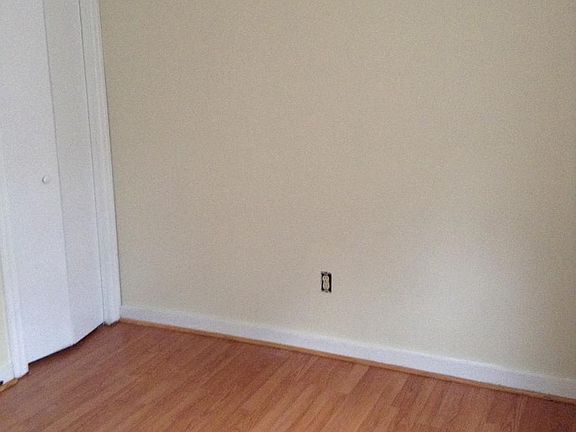 4th image of 574 Countrytown Dr