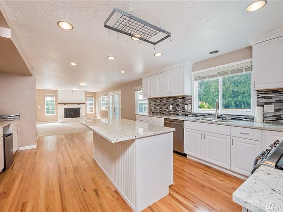 4th image of 18405 189th Ave NE