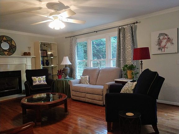 Family Room w/ gas fireplace