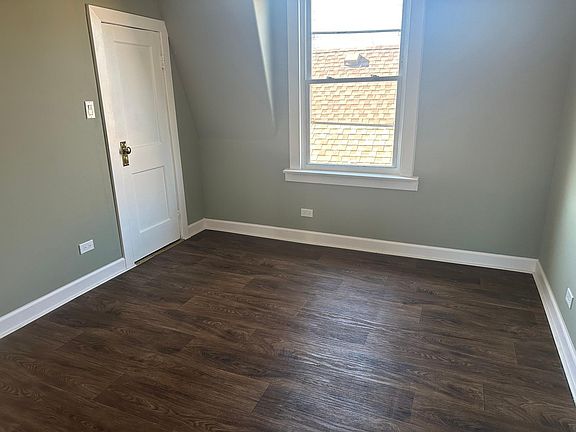 4th image of 5655 W Cornelia Ave Unit 2