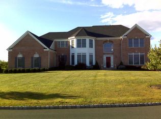 8 Sparrow Ct, Skillman, NJ 08558