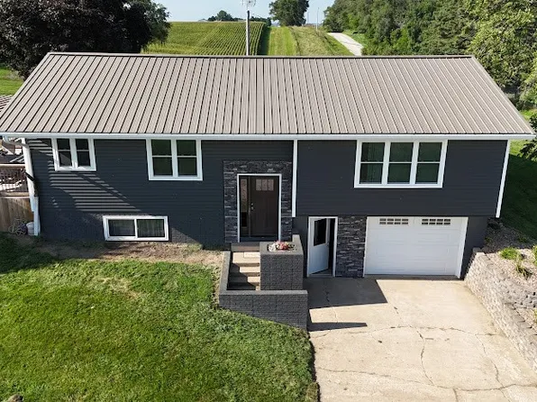 5284 15th St, Lynnville, IA 50153