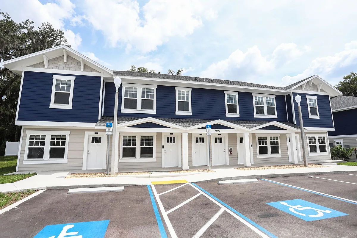 Primary Photo - Royal Oak Apartments