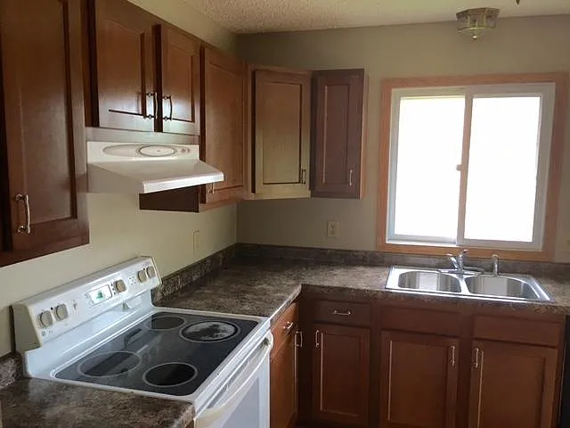 3554 Independence Ave N — Photo 6