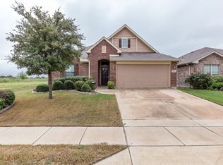 553 Tradewind Dr, Fort Worth, TX 76131