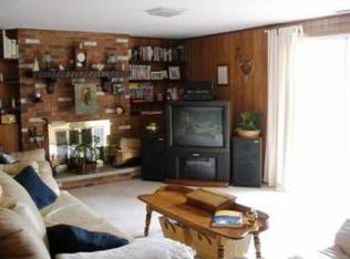 8 Harvest Dr, Glenville, NY 12302