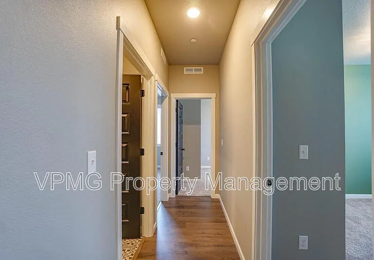 604 NW 25th Way — Photo 5