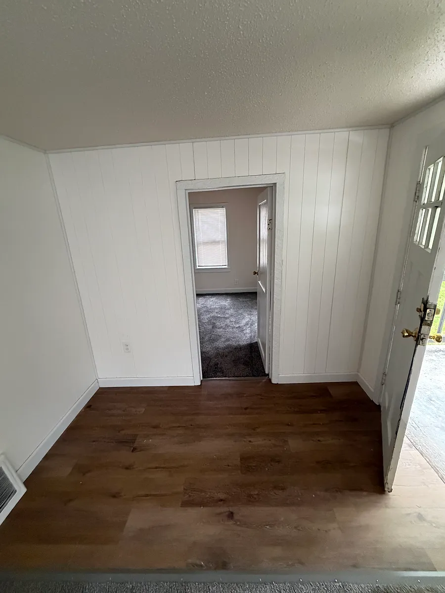 Building Photo - 7547 Rowles Ave