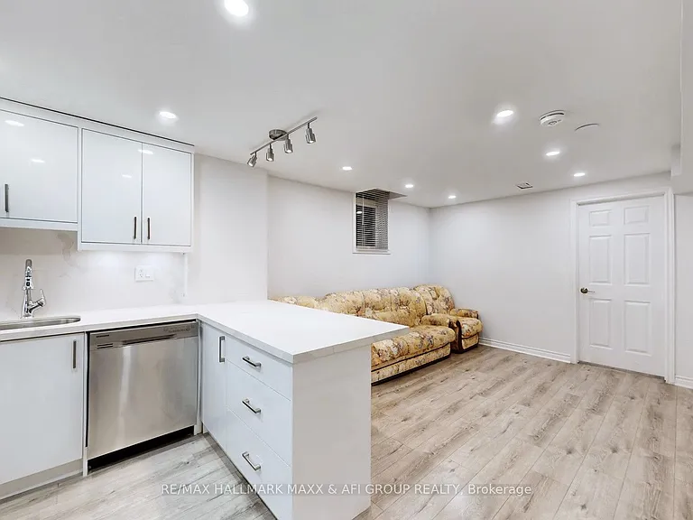 719 Shanahan Blvd — Photo 8