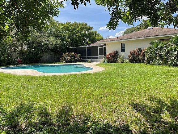 2nd image of 618 Swallow Dr