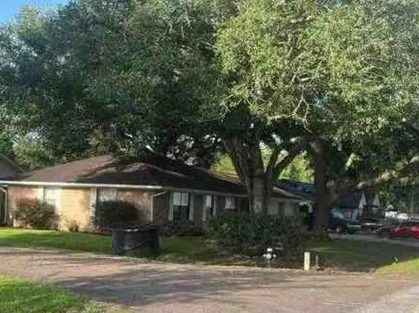 321 Lisa Ln, Dayton, TX 77535