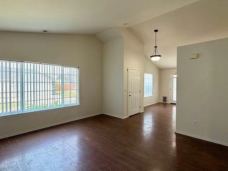 2421 S Arthur Ct — Photo 3