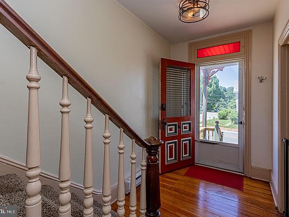 4th image of 538 W 1st Ave