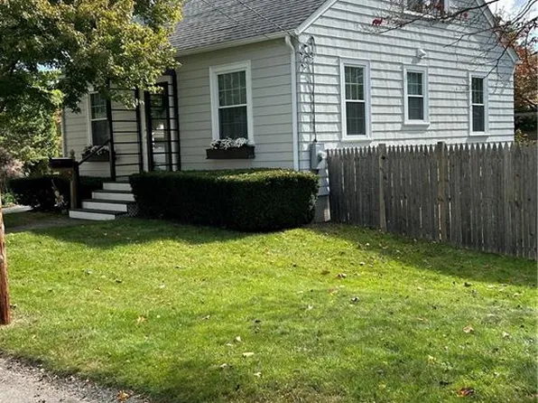 8 Diana Ave, Smithfield, RI 02917