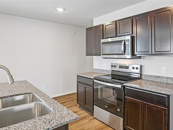 5th image of 1335 Newey Cir