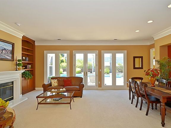 3rd image of 863 Sunset Creek Ln