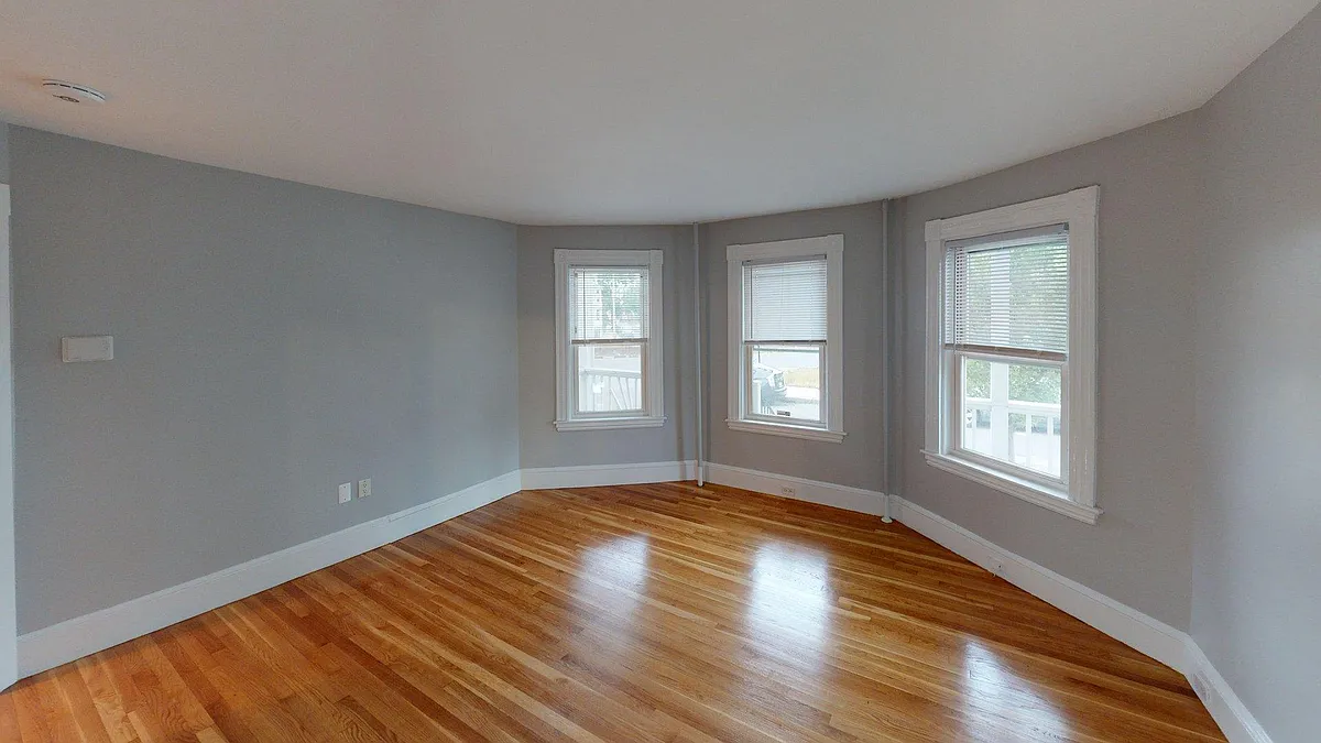 Building Photo - 346 Chelsea St #2
