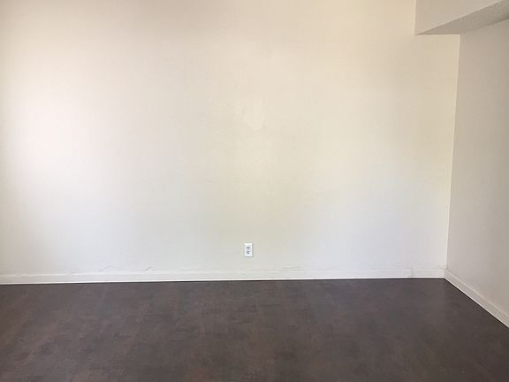 3rd image of 406 E Dormard Ave