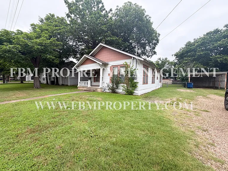 205 W Gilmer St — Photo 2