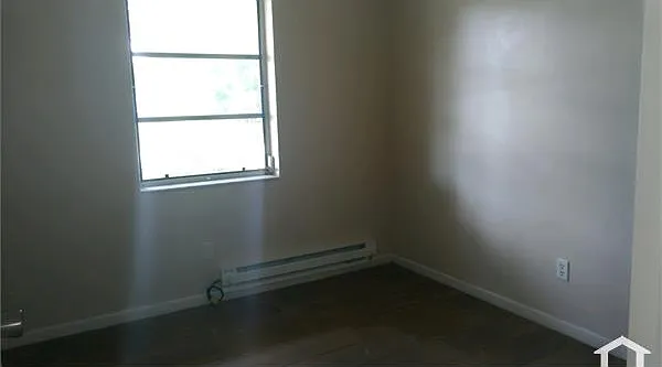 1168 Penfield Ave — Photo 10