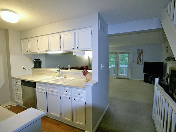 3rd image of 8060 Sunset Cove Dr